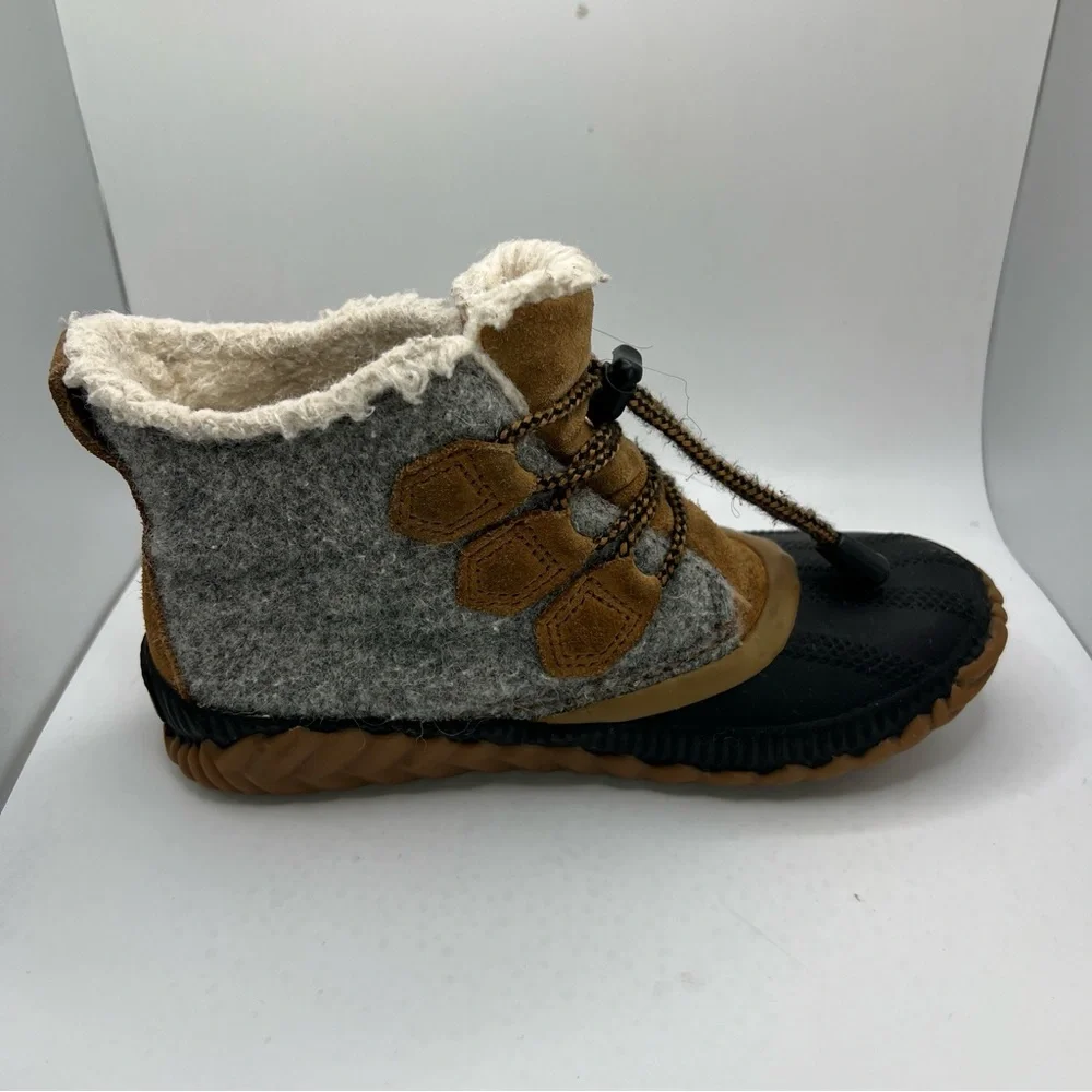 Kids Sorel Out N About Waterproof Boots Size 1